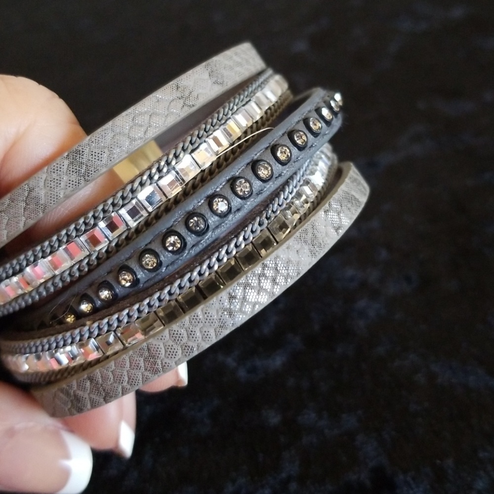 Beautifully crafted multi strap leather bracelet